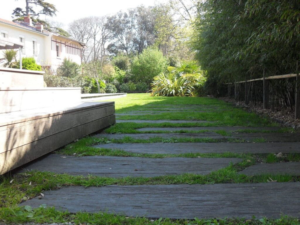 1 Pas japonais acces pieton en dalle de schiste brut scaled 1