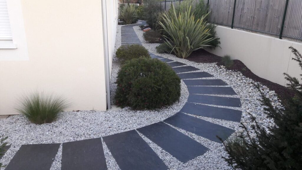 4 Pas japonais en dalle ardoise brossee lisse Le Taillan Medoc scaled 1